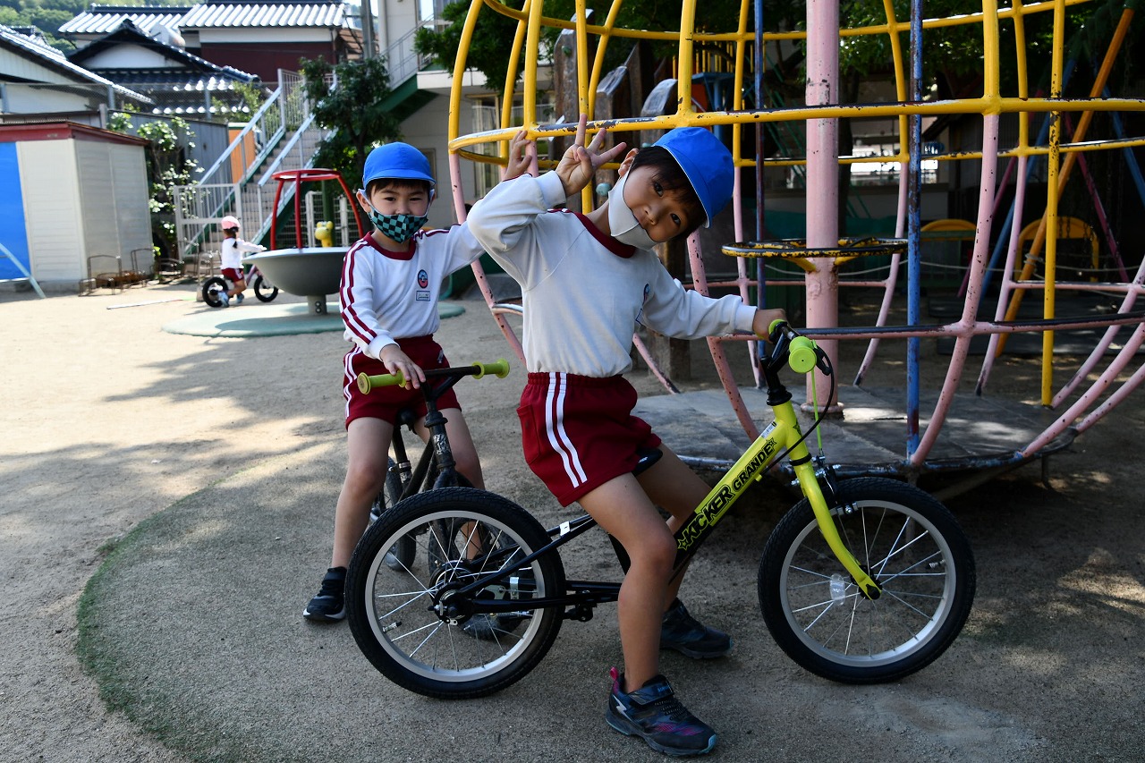 足で蹴って進む自転車「ストライダー」  南陽幼稚園｜周南市福川